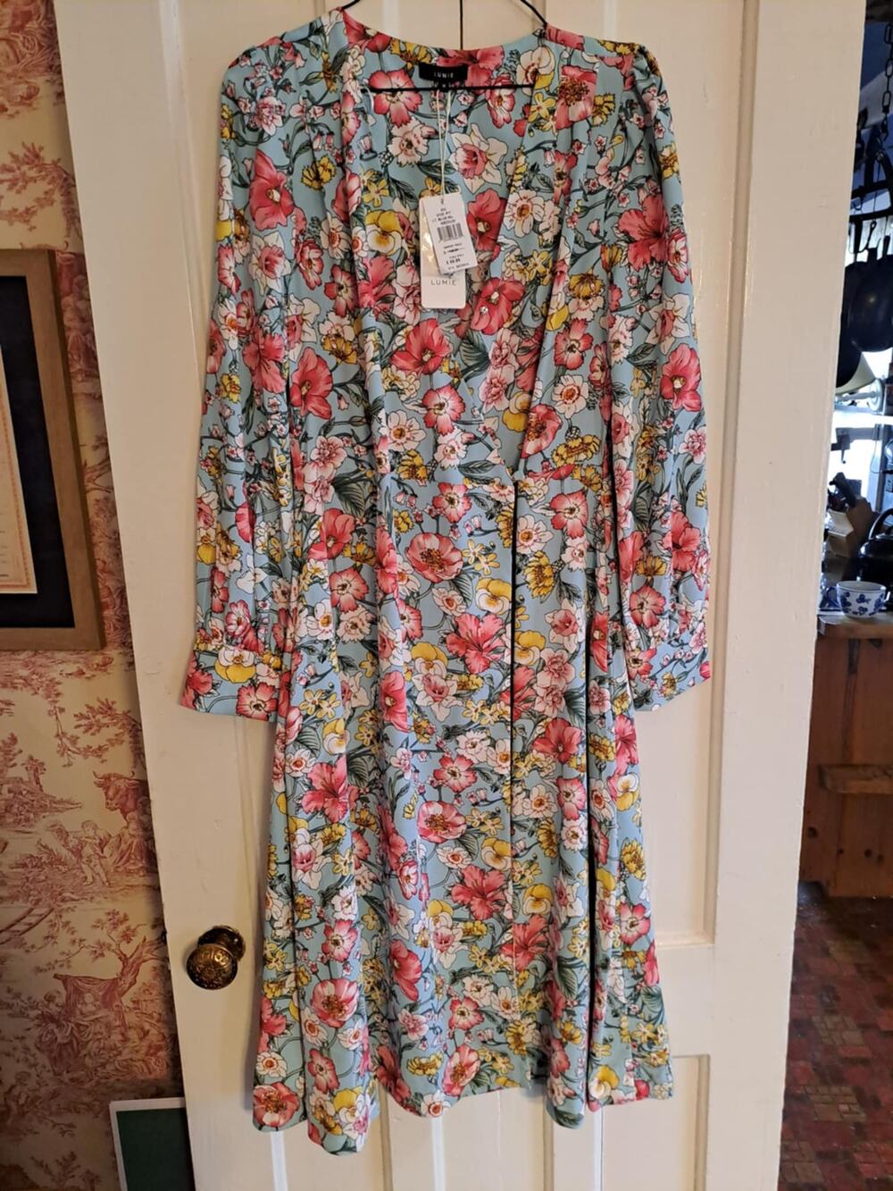 Lumie Dress M 140$ NWT 38 10 12 V-neck wrap new with tags floral